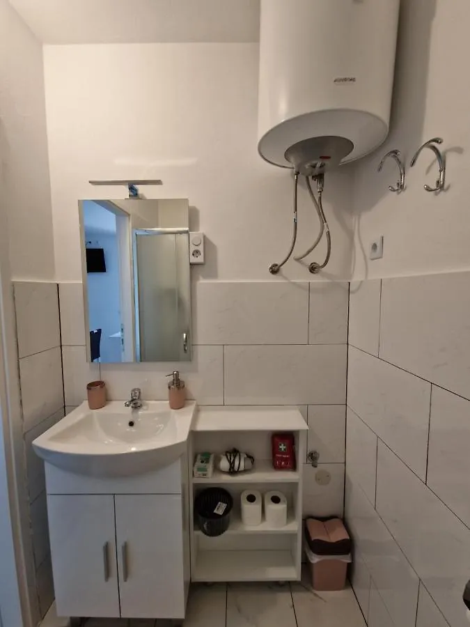 App Kiki Appartamento Umago 0*,  Croazia